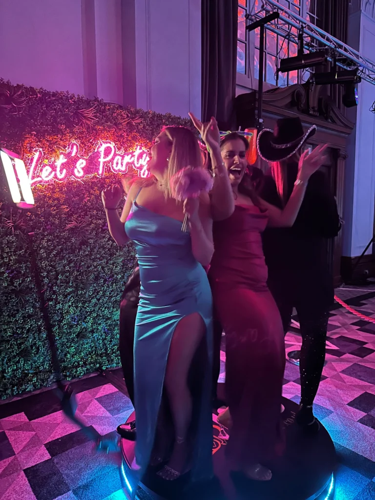 360-Selfiebooth-Selfiephotobooth-co-uk-1