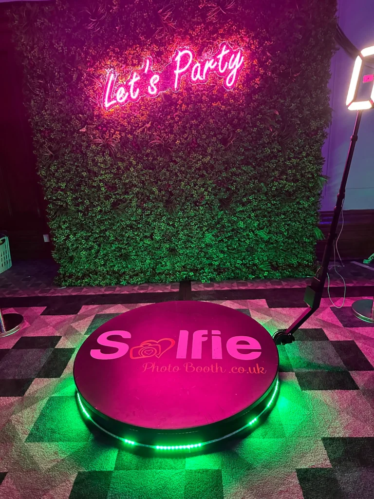 Backdrops-Selfiephotobooth-co-uk-11