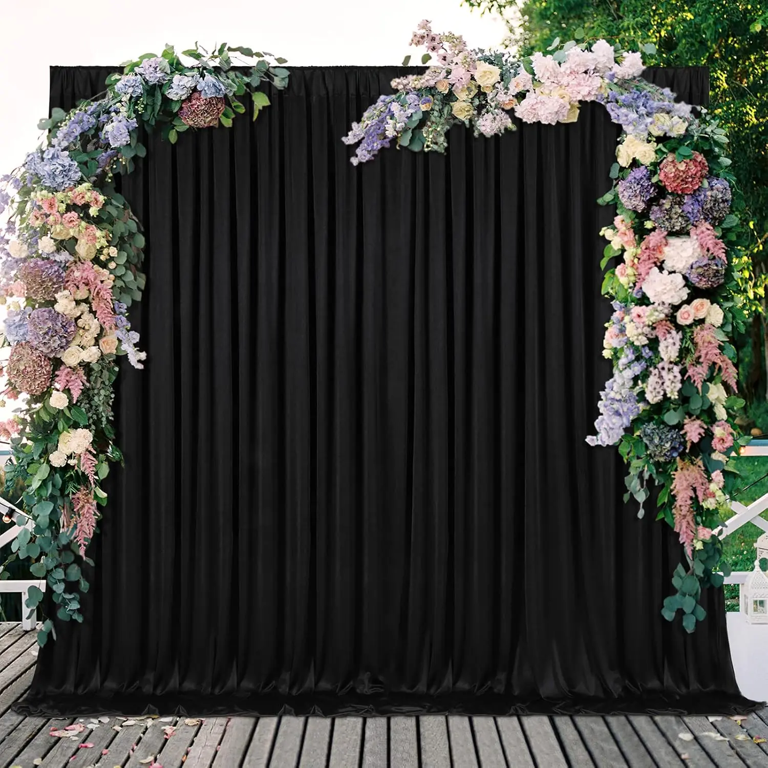 Plain-black-backdrop-selfiephotobooth